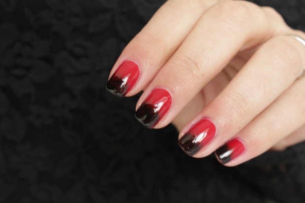 Dégradé rouge et noir + China Glaze 003